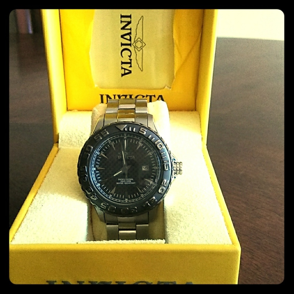 | Invicta | (Pro Diver) mens solid stainless steel